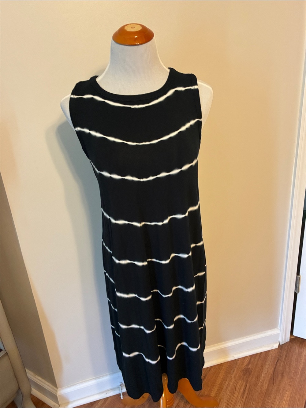 Sleeveless Black & White Tie-Dye Midi Dress